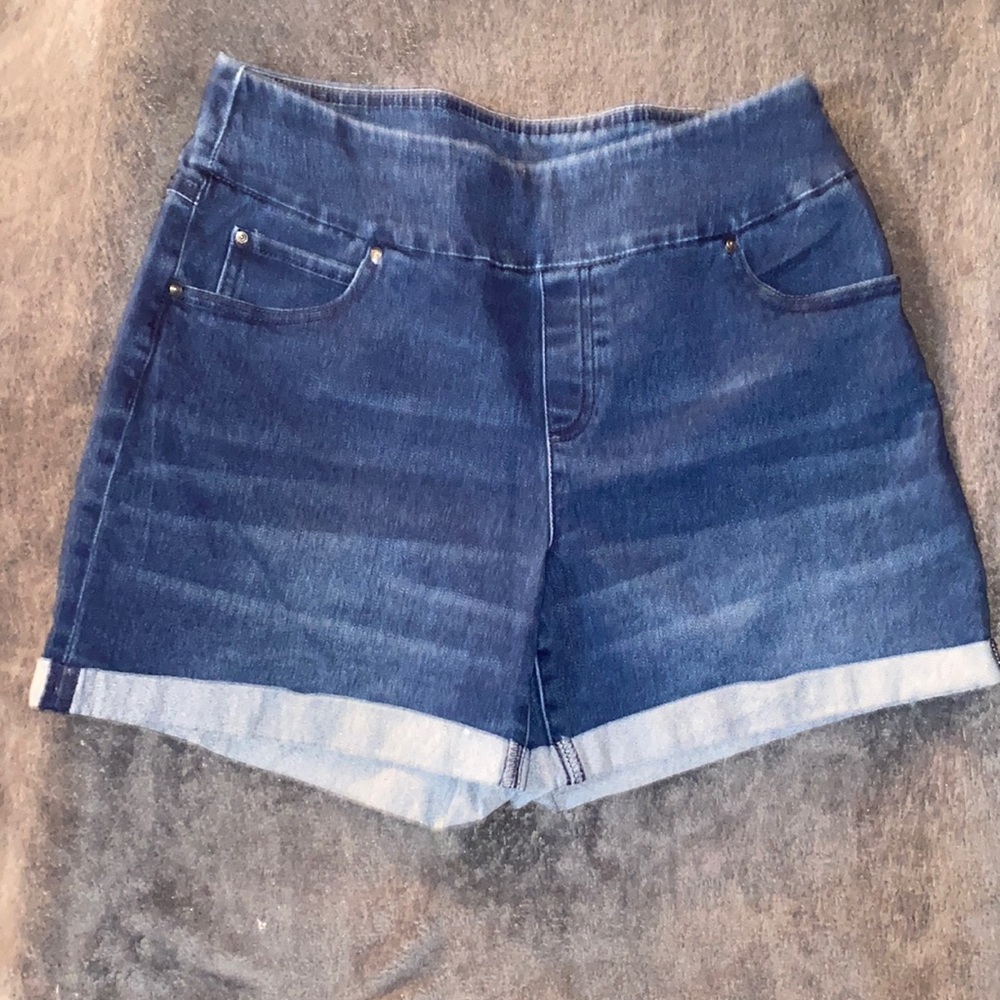Time & Tru Pull on Jean Shorts - M (8-10)